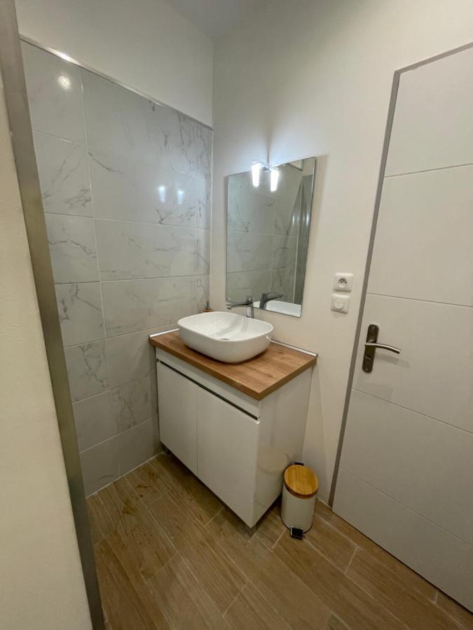 Le Casimir - Superbe T3 En Plein Centre Ville Renove Avec Gout - Wifi Béziers Exteriér fotografie